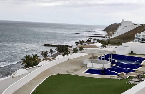 Manta Condo | * Luxury Oceanfront View Condo *