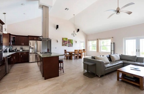 Stake Bay House | Luxury Oceanfront Villa, 2 Primary Suites + 3rd bdrm, Pool