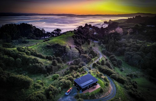 Te Mata House | Luxury off-grid rural retreat with harbour views - 24 acres all to yourself!
