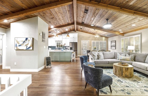 Horseshoe Bay House | Luxury on Lake LBJ With Hot Tub Firepit & Boat Slip