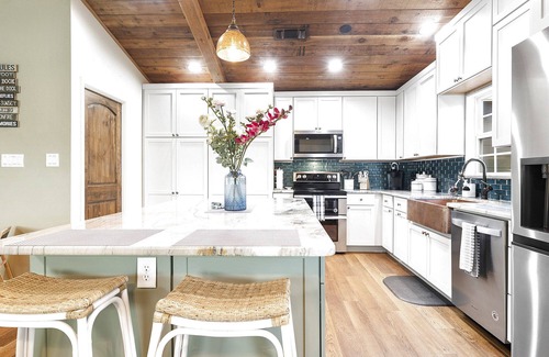 Horseshoe Bay House | Luxury on Lake LBJ With Hot Tub Firepit & Boat Slip
