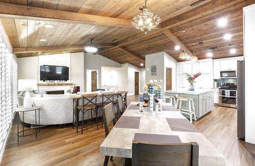 Horseshoe Bay House | Luxury on Lake LBJ With Hot Tub Firepit & Boat Slip