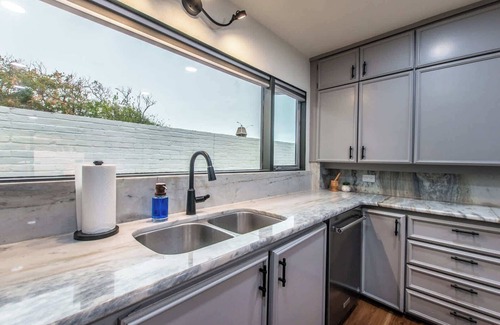 Del Mar House | Luxury on Ocean Drive - Sleeps 28