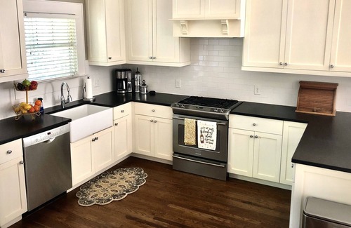 Biddleville House | Luxury on-suite | Ideal Proximity to Uptown/NBA/NFL Stadium | Child/Pet Friendly