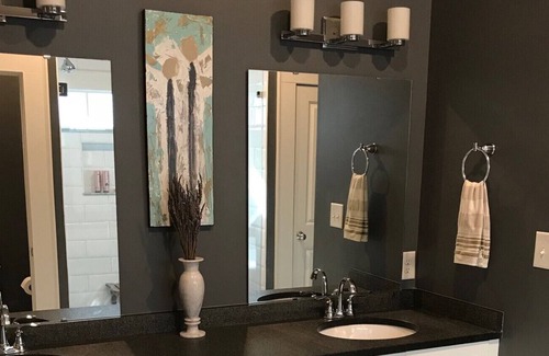 Biddleville House | Luxury on-suite | Ideal Proximity to Uptown/NBA/NFL Stadium | Child/Pet Friendly