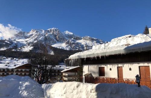 Cortina d'Ampezzo Historic Centre Apartment | Luxury Panoramic 3BR Apt 2min to Centre 5min to Lifts