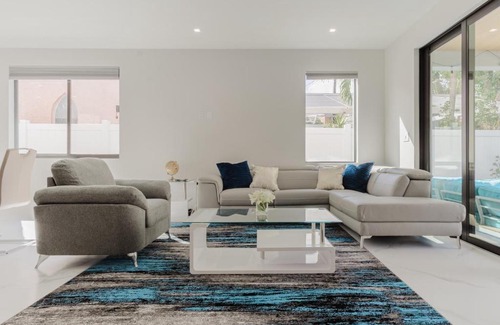 Colee Hammock House | Luxury Paradise walk to Las Olas -5 mins to Beach