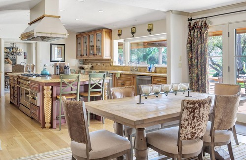 Paso Robles House | Luxury Paso Villa w/pool, jacuzzi, ping pong & bocce ball - 10 min to downtown!