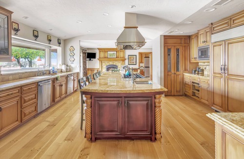Paso Robles House | Luxury Paso Villa w/pool, jacuzzi, ping pong & bocce ball - 10 min to downtown!