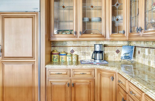 Paso Robles House | Luxury Paso Villa w/pool, jacuzzi, ping pong & bocce ball - 10 min to downtown!