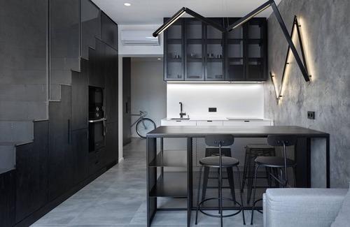 Zizkov Apartment | Luxury Penthouse in Prime location, TV with HBO Max and other Sports programs.