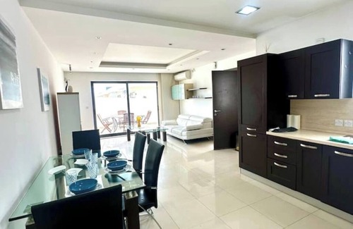 Sliema Apartment | Luxury Penthouse 170m from the Sea in Balluta Bay
