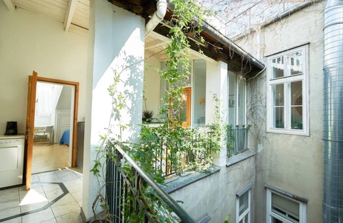 Leopoldstadt Apartment | Luxury Penthouse in the ❤️ Of Vienna