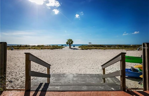 Treasure Island Apartment | Luxury Penthouse Suite at the Island Inn Beach Resort