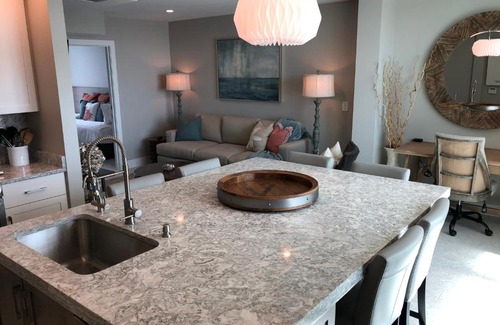 Treasure Island Apartment | Luxury Penthouse Suite at the Island Inn Beach Resort