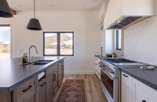 Desert View House | Luxury Phoenix Getaway - Spa, Pool + Near Hiking
