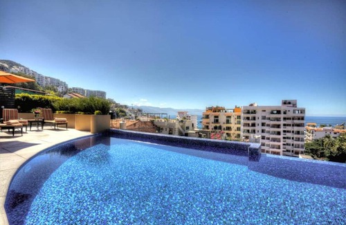 Amapas Apartment | Luxury Pinnacle with jacuzzi