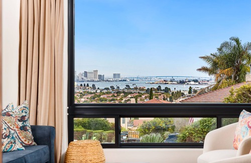 Roseville - Fleet Ridge House | Luxury Point Loma Retreat, Pool, Spa, Views