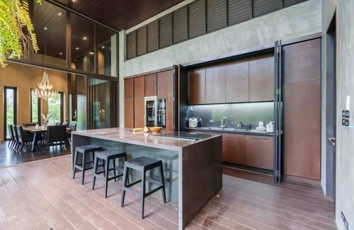 Sukhumvit Villa | Luxury Pool Villa with Jacuzzi & Lift by Thonglor