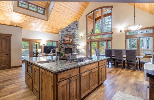 Ronald House | Luxury Pour House Lodge - private, hot tub, firepit
