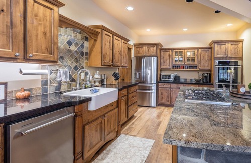 Ronald House | Luxury Pour House Lodge - private, hot tub, firepit