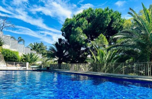 La Croix des Gardes Apartment | Luxury & Privacy - Entire Floor - Pool, Parking, AC - Plage des Sports, Palais Des Festivals 5'