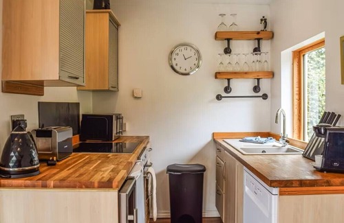Manley House | Luxury Private Annexe & Hot Tub Set Within Gardens With Summer House