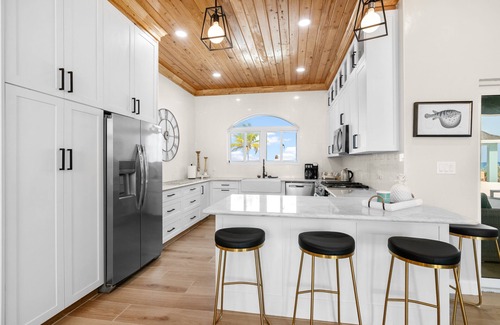 Farmer's Hill Villa | Luxury Private Oceanfront Villa w/Infinity Pool - Sleeps 6- 12 people