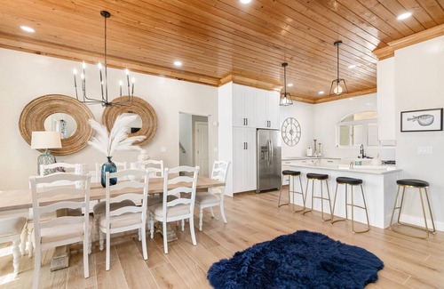 Farmer's Hill Villa | Luxury Private Oceanfront Villa w/Infinity Pool - Sleeps 6- 12 people
