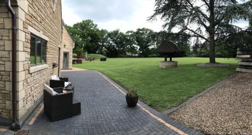 Earlswood Apartment | Luxury, private, secure self-contained Coach House, near Wythall and close to the NEC