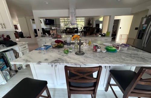 Double Oak House | Luxury property with all amenities including pool and jacuzzi.