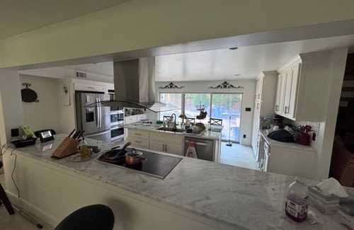Double Oak House | Luxury property with all amenities including pool and jacuzzi.