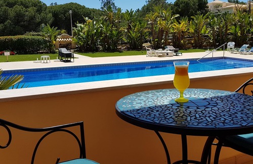 Vale do Garrao Apartment | Luxury Raised Ground Flr.Apartment,1km to Stunning Beaches of Vale do Lobo Wi-Fi