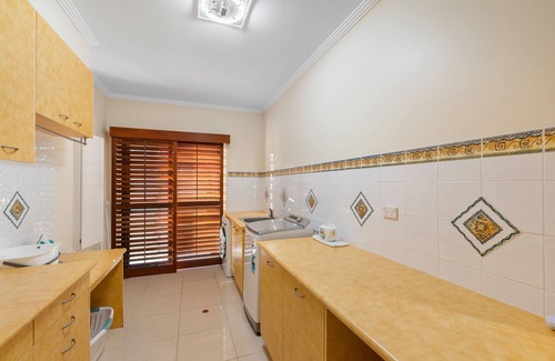 Thornlands House | Luxury Range Stay: 6 bedroom 4 bathroom