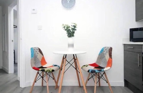 Cathays Apartment | "Luxury Redefined:Cardiff 1-bed"