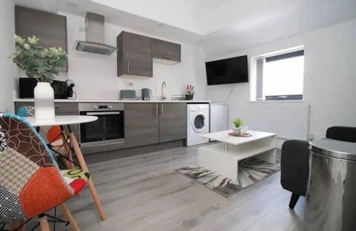 Cathays Apartment | "Luxury Redefined:Cardiff 1-bed"
