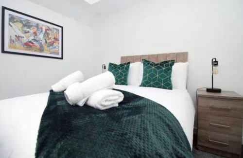 Roath Apartment | Luxury Redefined:Cardiff 1-bed