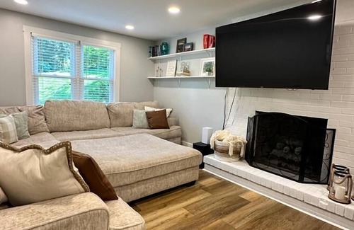 Bethel Park House | Luxury | Relax | Family