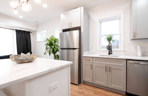 Trinidad Apartment | LUXURY Remodeled DC Suite- Near restuarants, H Street & downtown. Quiet area!