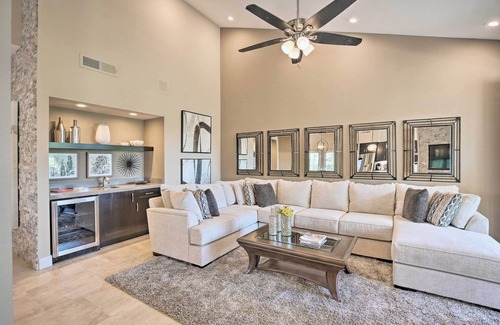 Palm Desert Condo | Luxury Remodeled Palm Desert Resort Condo!