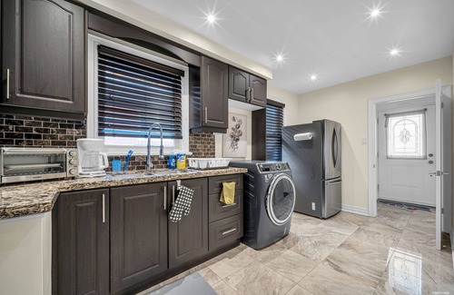 Newtonbrook House | Luxury Renovated 3 Bedroom Home in North Yorkn