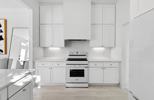 West Riverside House | Luxury Rental