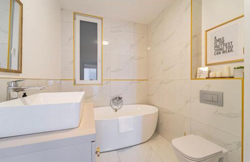Orszagut Apartment | Luxury Residence by Castle District, Free Parking