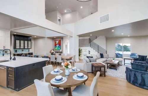 El Cajon House | Luxury Resort Home with Pool & Golf Simulator