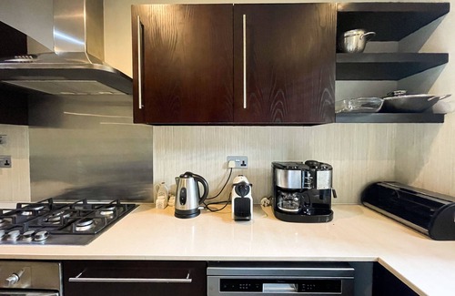 Grand River South East Apartment | Luxury Retreat with Private Workspace & Ocean View