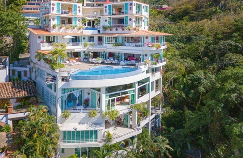 Alta Vista Villa | Luxury Retreat Casa Yvonneka 14 Bedrooms Entire Villa