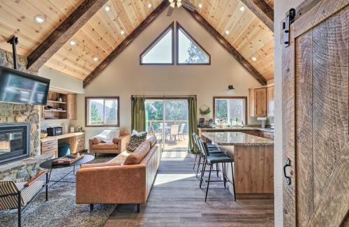 Mi-Wuk Village House | Luxury Retreat Custom Mi-Wuk Village Cabin!