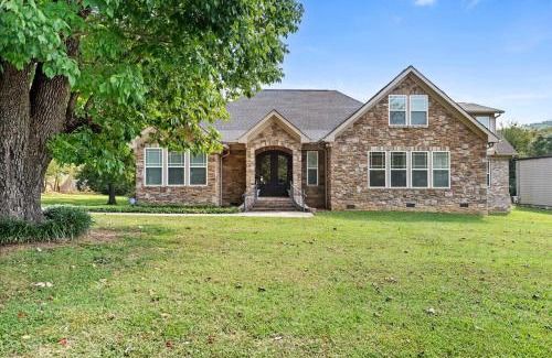 Red Bank House | Luxury Retreat in Red Bank TN