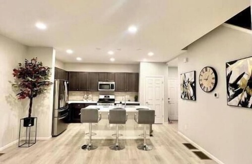 Dupont House | Luxury Retreat Near DEN AirPort!