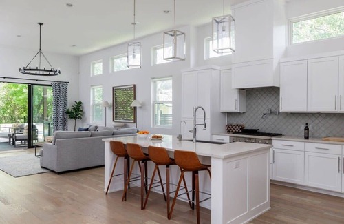 Galindo House | Luxury Retreat - Pool & Spa - South Austin Oasis